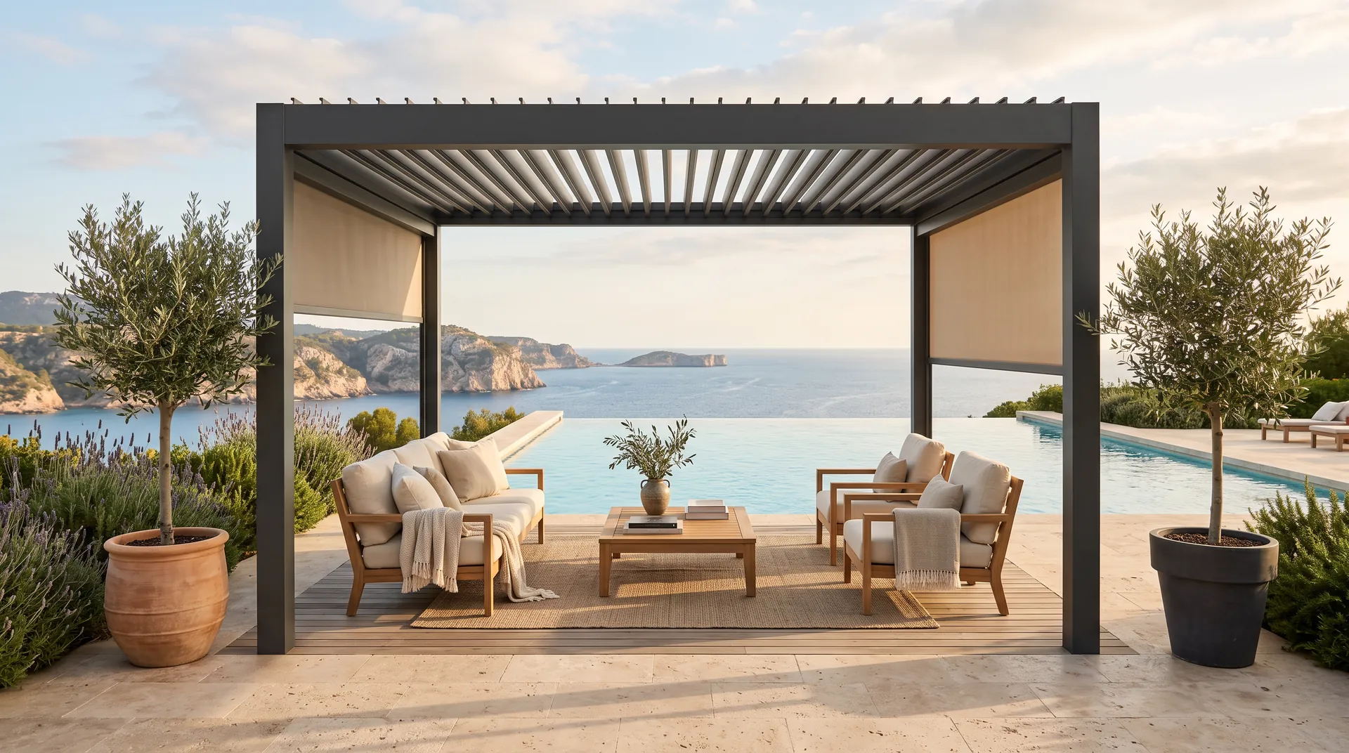 Lamellenpergola aus Aluminium mit Loungemöbeln und Meerblick